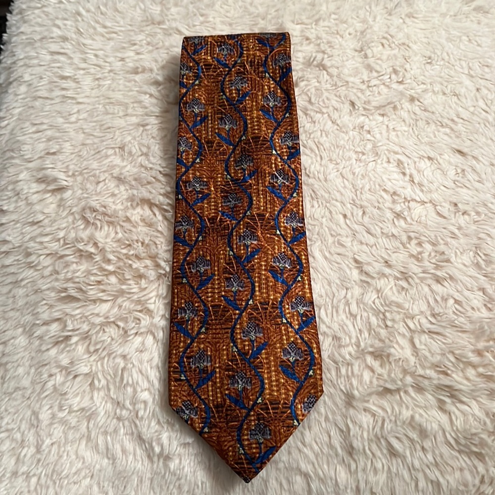Ermenegildo Zegna handmade 100% silk Italian tie.